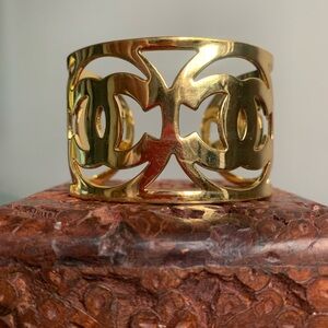 Gold Cuff Chanel Bracelet (replica)